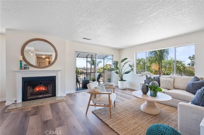 Just Sold: Top-Floor Vista Del Oro Condo — gallery photo 3