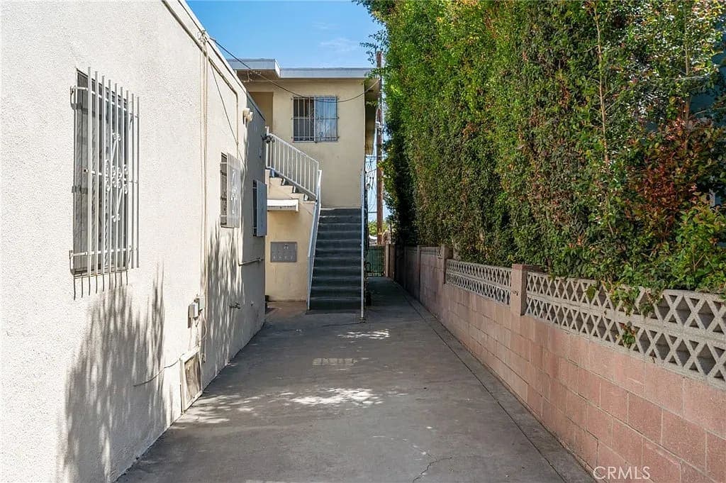 Sold: 5-Unit Investment Opportunity in Los Angeles — gallery photo 3