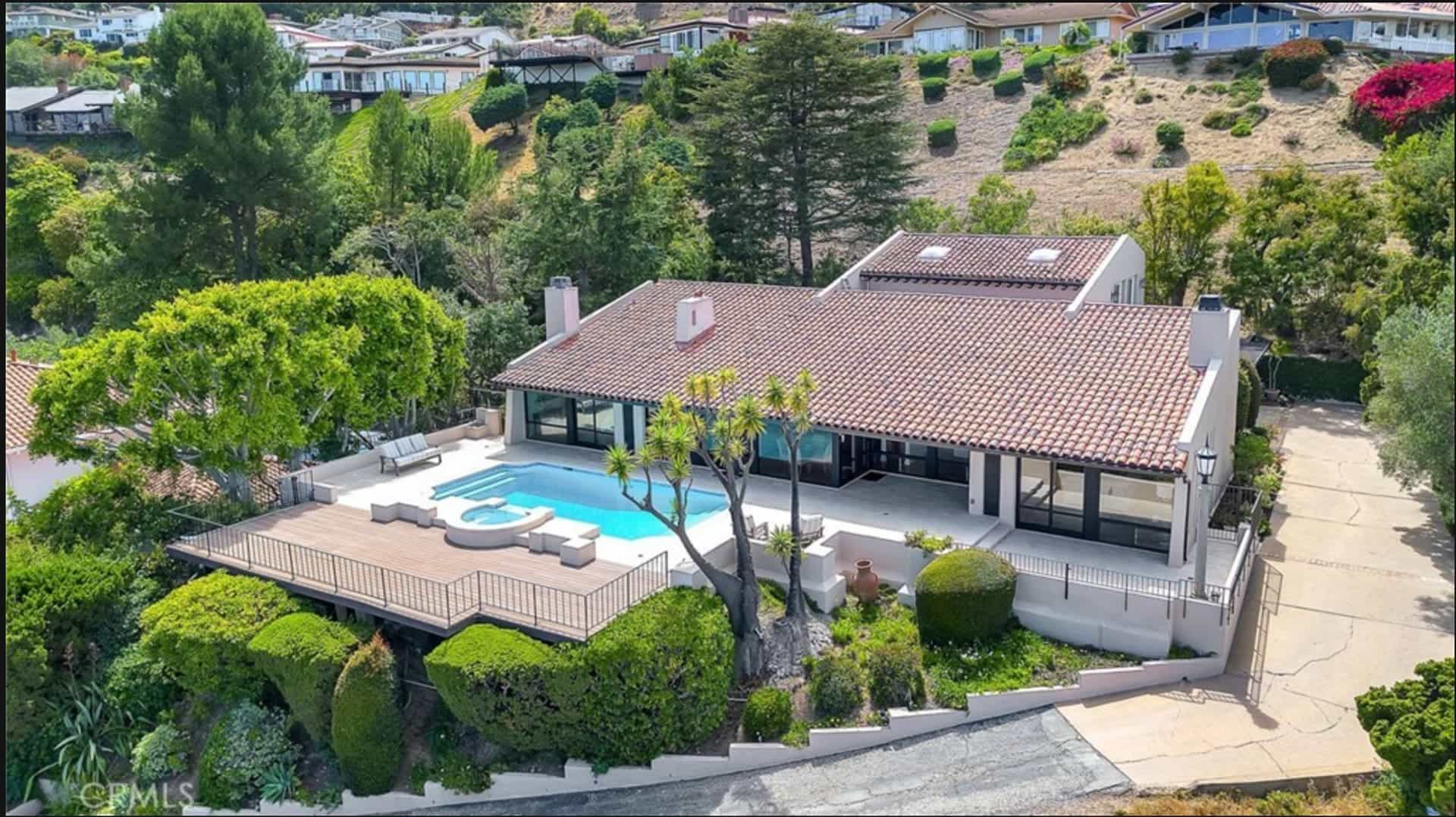 Refined Living Where Timeless Elegance Meets Breathtaking Views