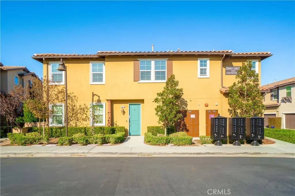 Sold! Beautifully Upgraded Home — gallery photo 3
