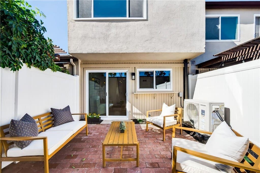 Just Sold | Fully Remodeled Strathmore Home in Rancho Palos Verdes — gallery photo 4