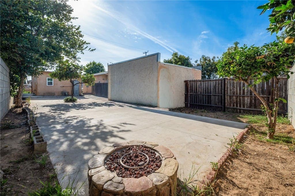 Turnkey Duplex with Garages & Built-In Rental Income — gallery photo 4