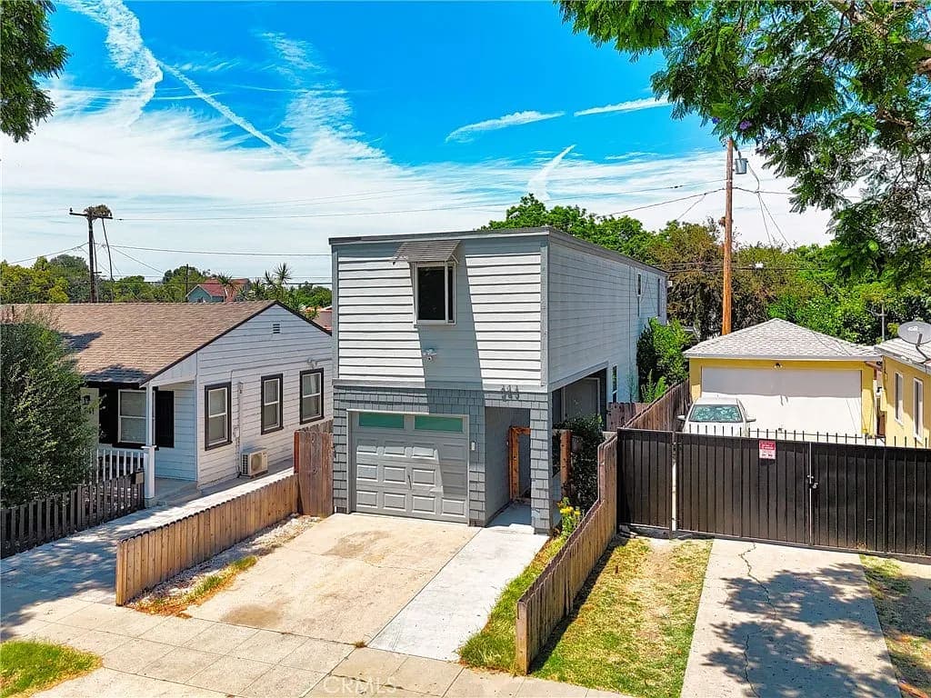 Welcome Home: New Long Beach Listing — gallery photo 3