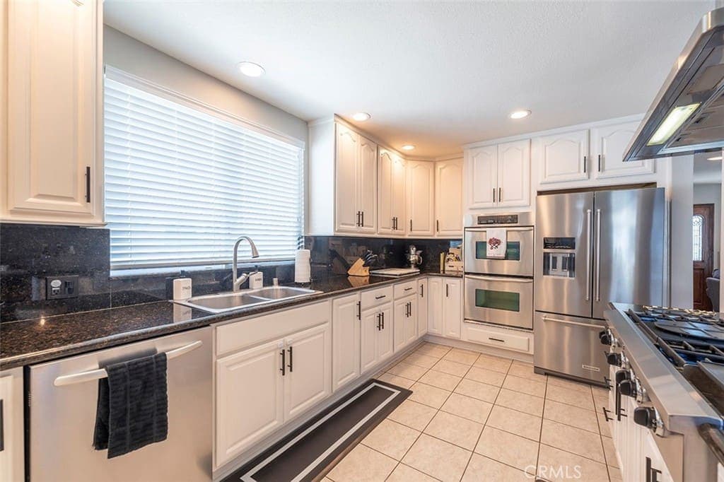 SOLD! Beautiful 4-Bedroom Home in Prime Location — gallery photo 4
