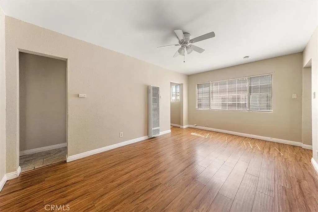 Live in One, Rent the Other - Duplex Opportunity in Long Beach — gallery photo 5