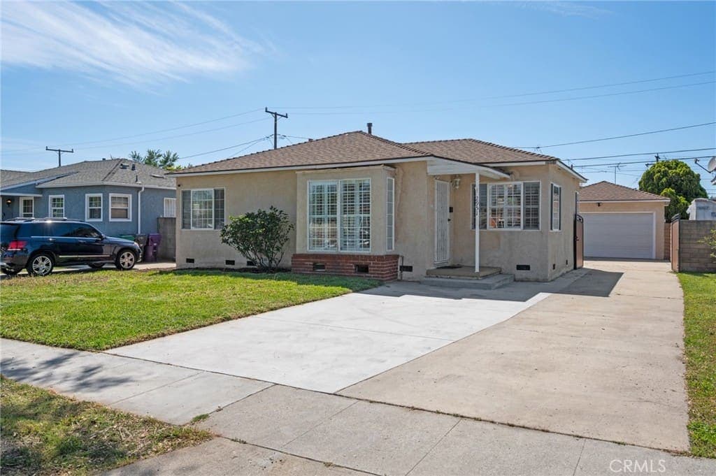 Just Sold | Charming Long Beach Home with ADU Potential — gallery photo 3