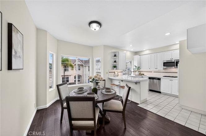 Just Listed: Rare Park Plaza Home Near Del Amo — gallery photo 4