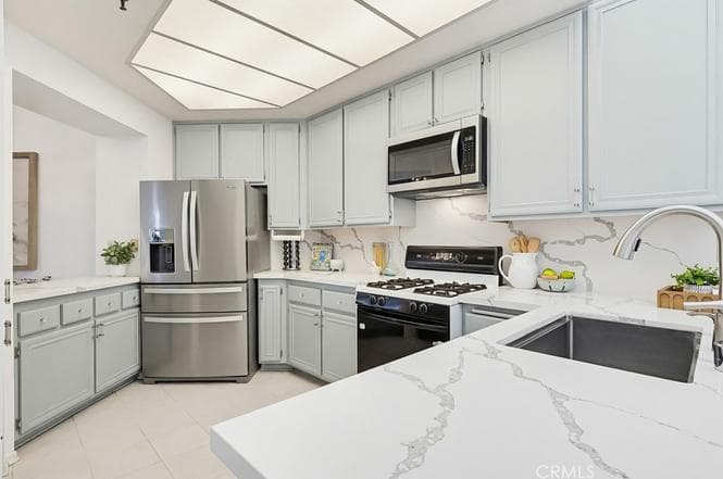 Just Sold: Penthouse Living with Panoramic LA Views — gallery photo 4