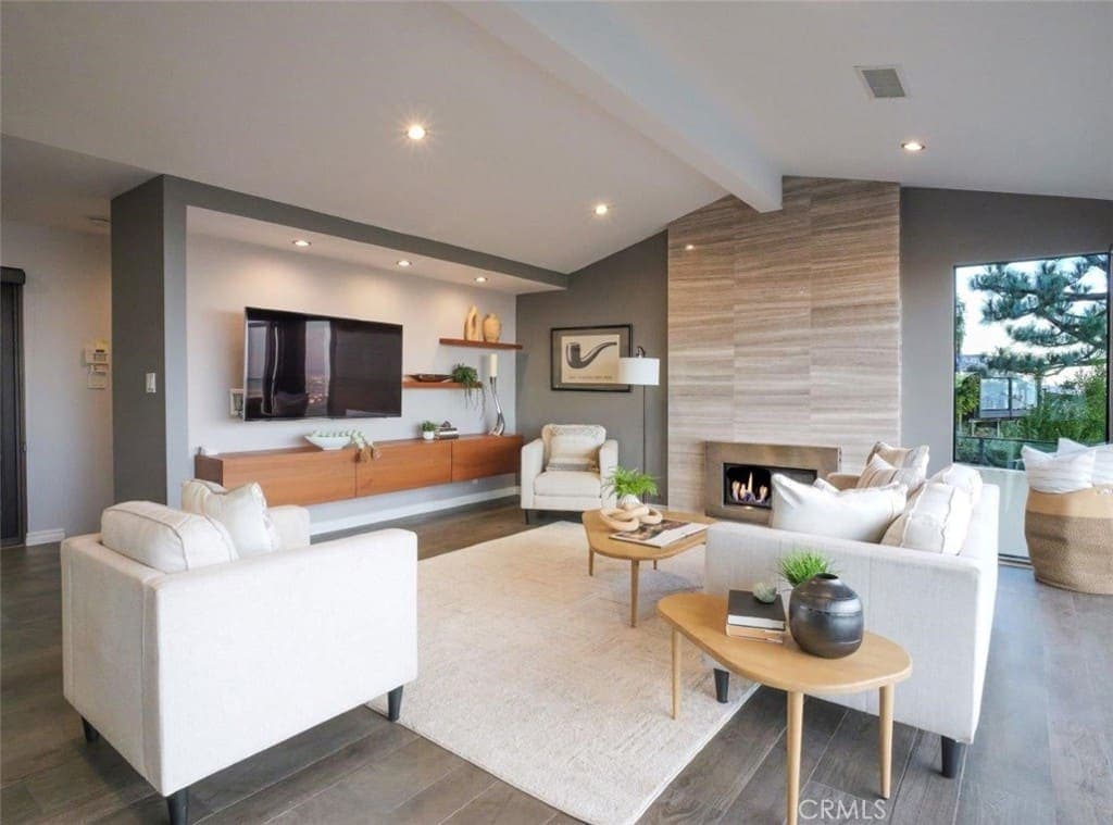 Just Listed: Miraleste Home with Panoramic Views — gallery photo 4