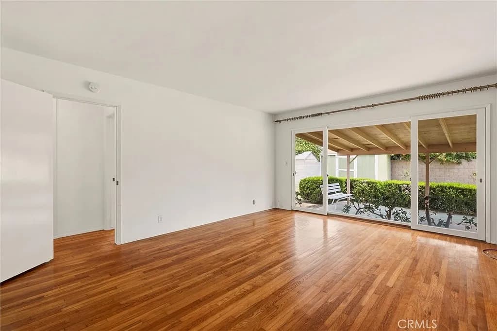 Just Sold: A Rare Opportunity in a Desirable Neighborhood — gallery photo 5