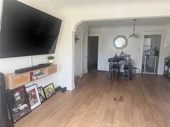 Just Sold: Classic San Pedro Duplex with ADU Potential — gallery photo 4