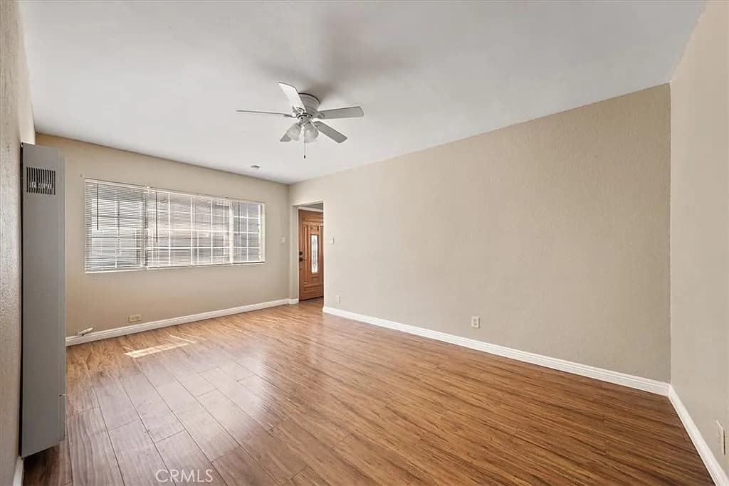 Live in One, Rent the Other - Duplex Opportunity in Long Beach — gallery photo 4