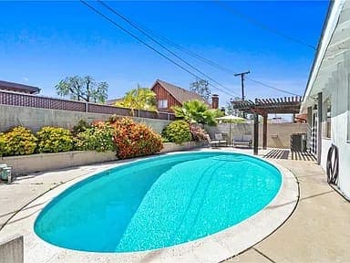 SOLD! North San Pedro Pool Home Finds New Owners — gallery photo 3