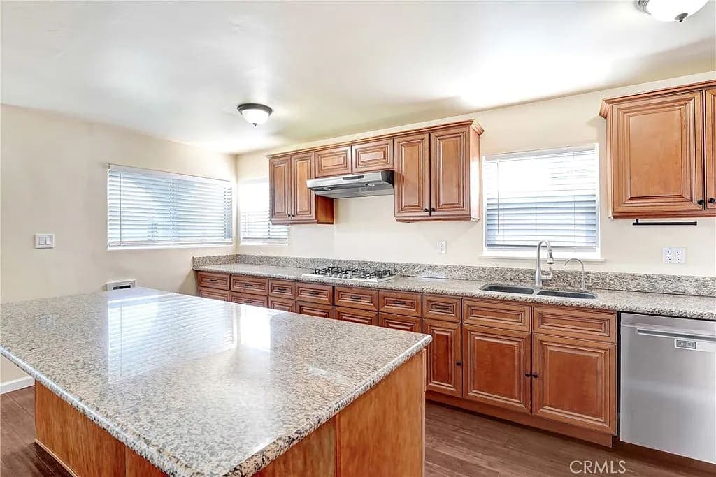 Just Listed | Single-Level Retreat Near Peck Park Trails in Holy Trinity — gallery photo 5