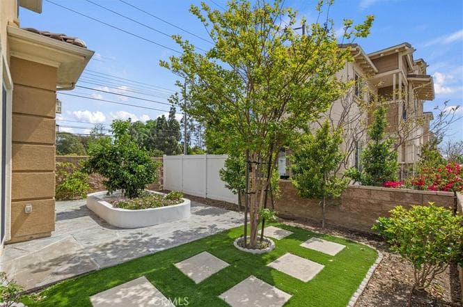 Just Sold: Stylish Newer Construction with Modern Comforts — gallery photo 4