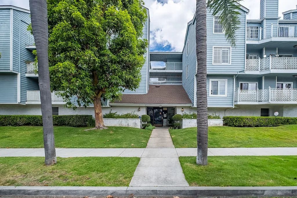 Just Sold: Beautiful 2-Bedroom Condo Near the Beach — exterior view