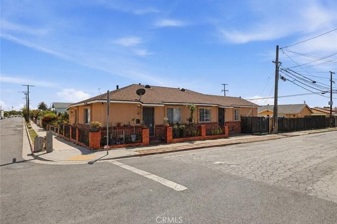 Just Sold: Versatile Duplex in Central Long Beach — gallery photo 3