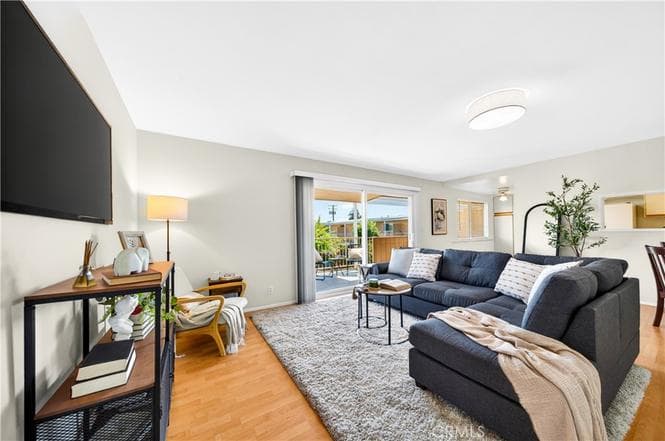 Just Sold: Bright 2-Bed Condo in Prime Gardena Location — gallery photo 3