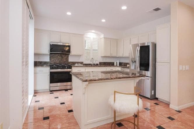 Just Sold: Upgraded Executive Home in Gated Community — gallery photo 4