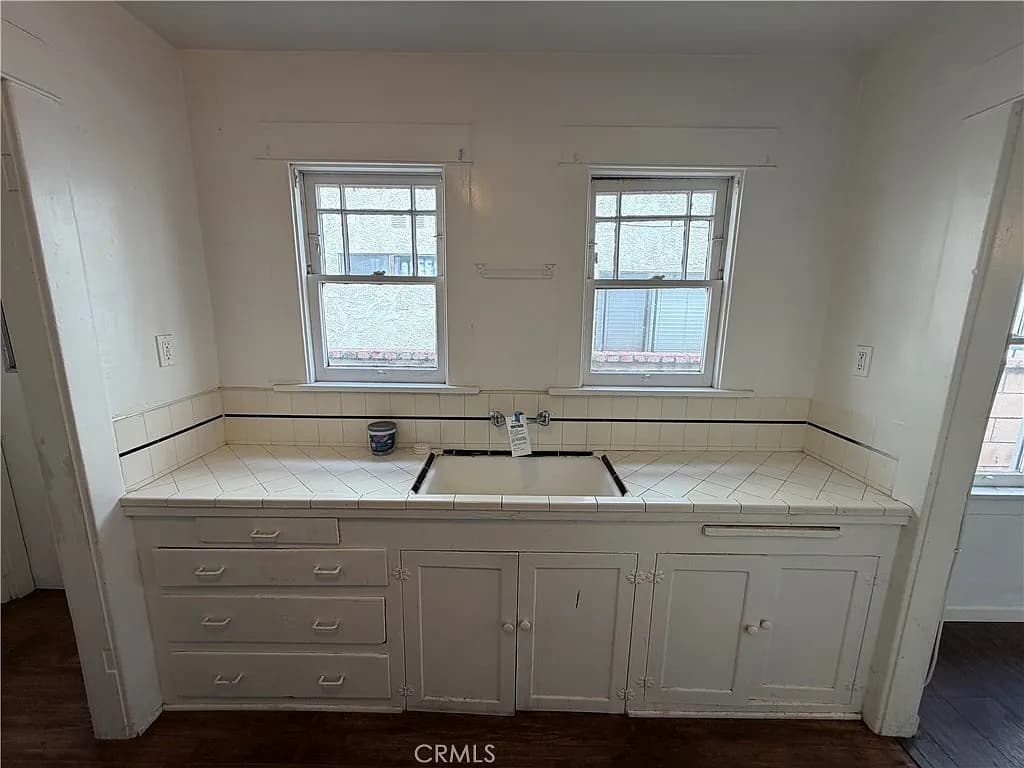 Just Listed: Vacant Point Fermin Duplex with Upside — gallery photo 5