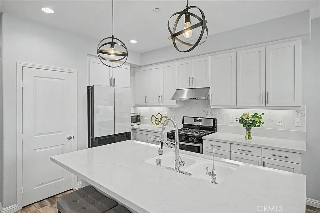 Just Listed: Turn-Key Hacienda Heights Townhome — gallery photo 4